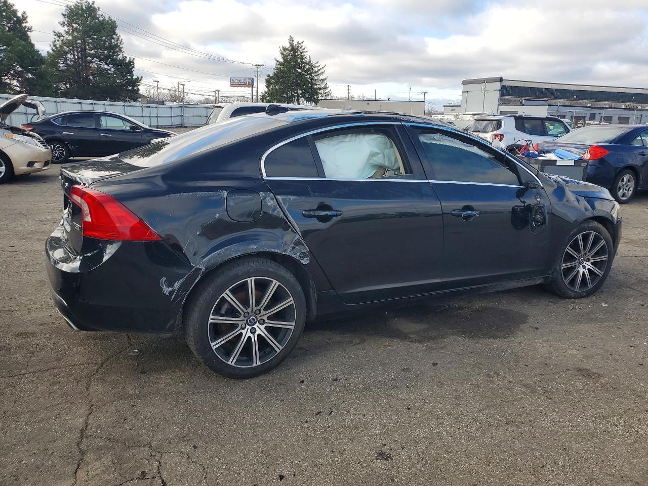 2017 Volvo S60 Platinum - Фото 3