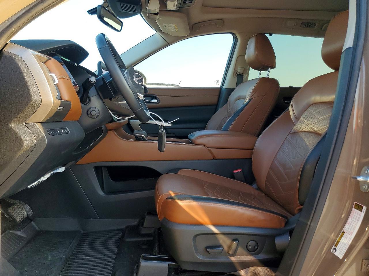 2023 Nissan Pathfinder Platinum - Image 7