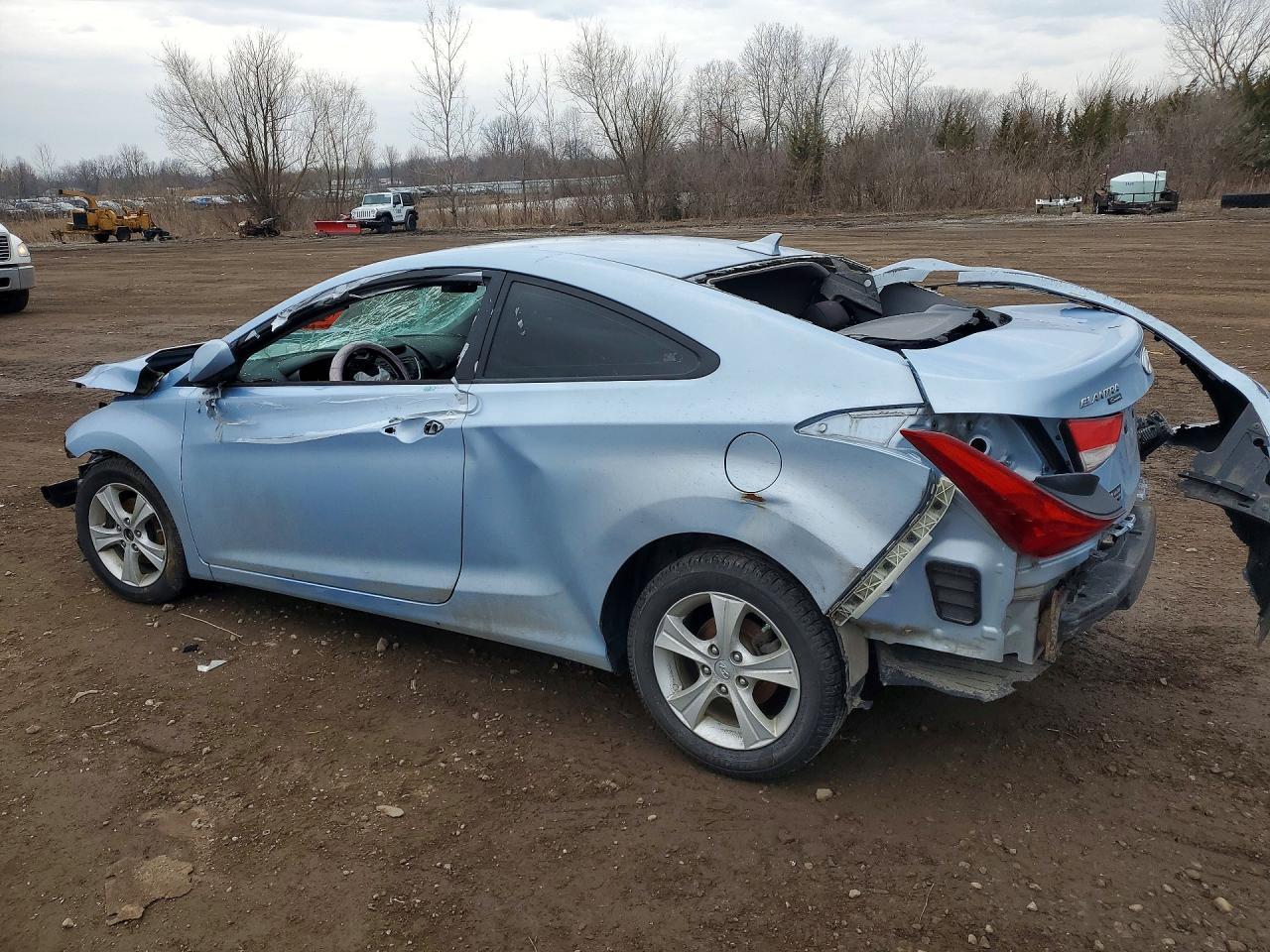 2013 Hyundai Elantra - Фото 2