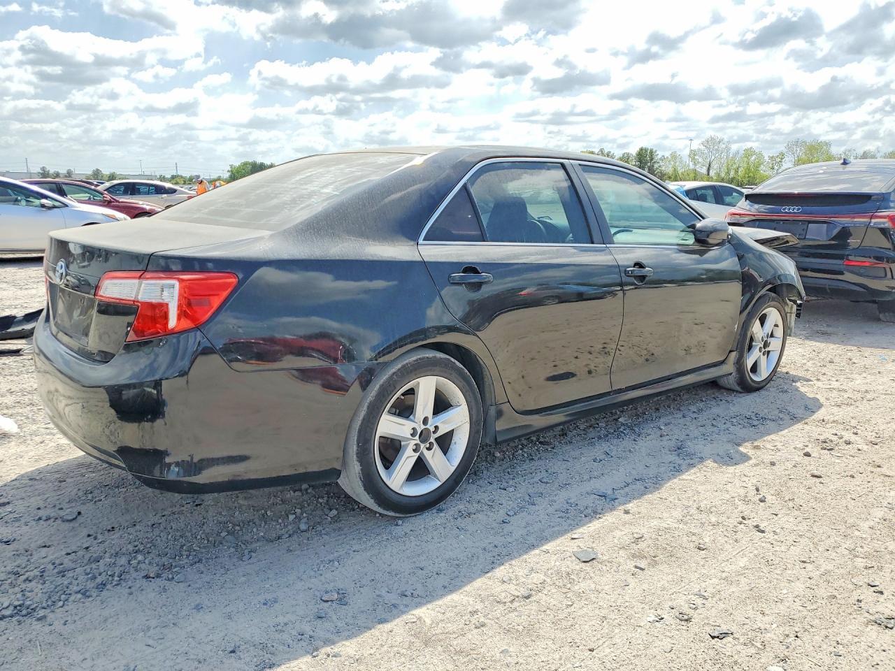 2014 Toyota Camry L - Фото 3