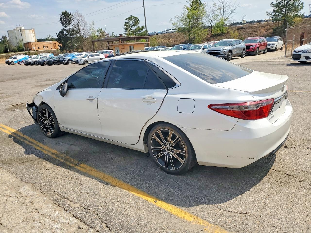 2016 Toyota Camry Special Edition - Фото 2