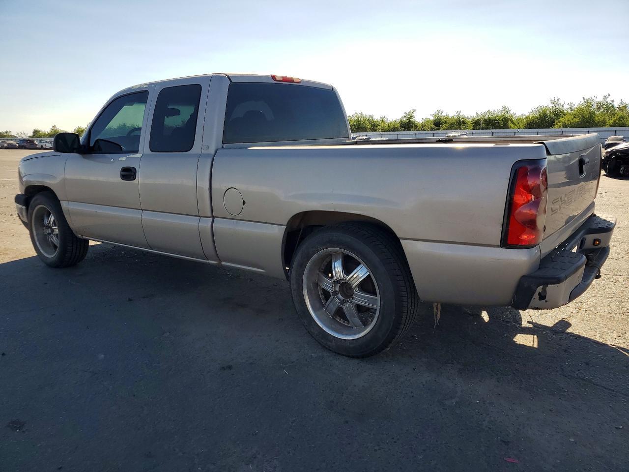 2005 Chevrolet Silverado C1500 - Фото 2
