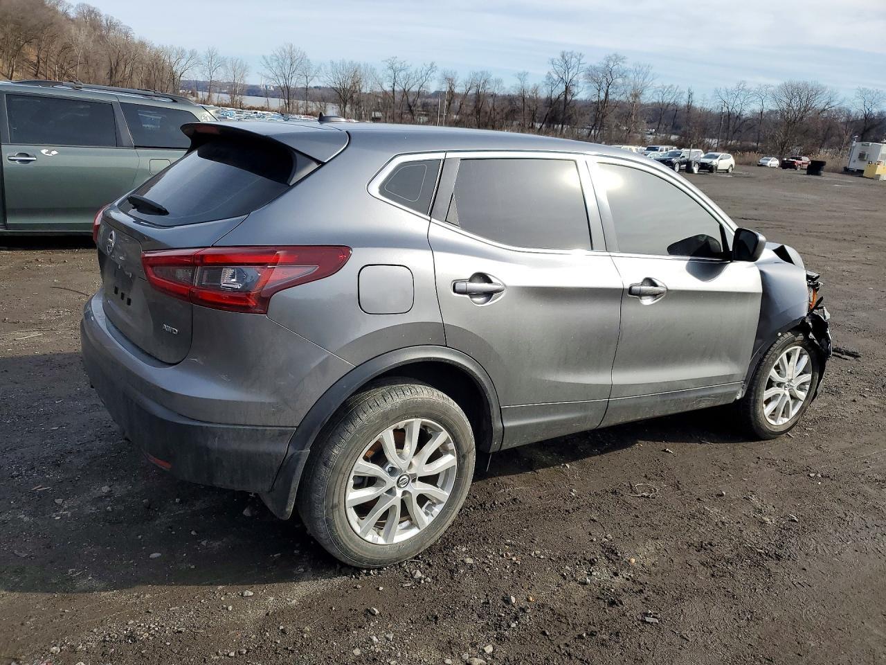 2021 Nissan Rogue Sport S - Image 3