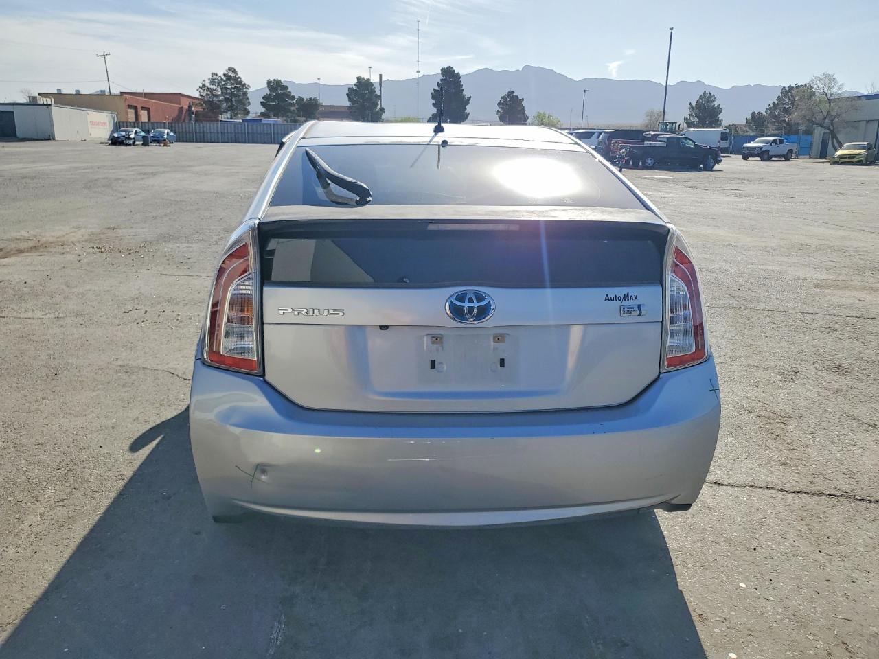 2015 Toyota Prius Two - Фото 6