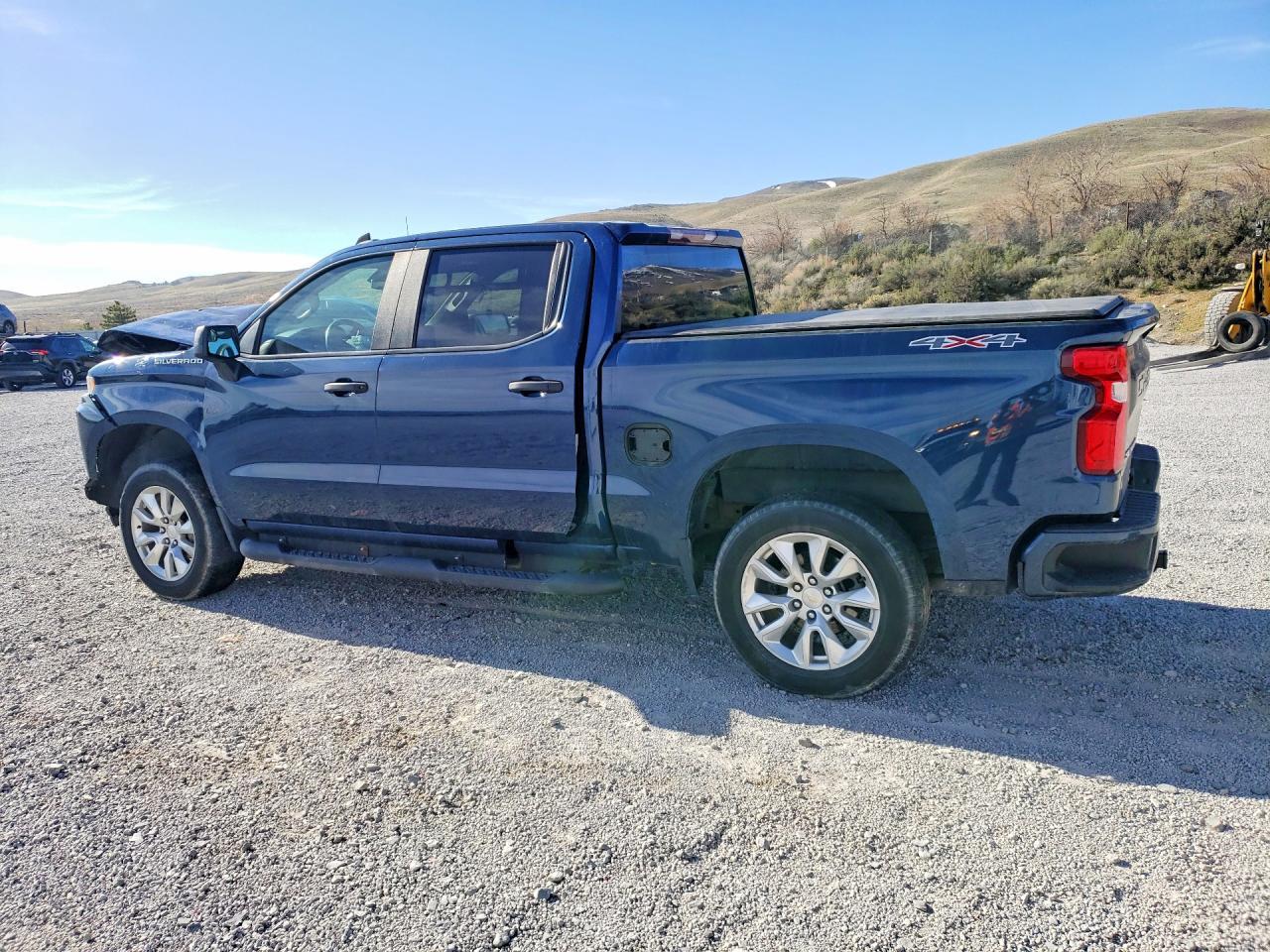 2021 Chevrolet Silverado K1500 Custom - Фото 2