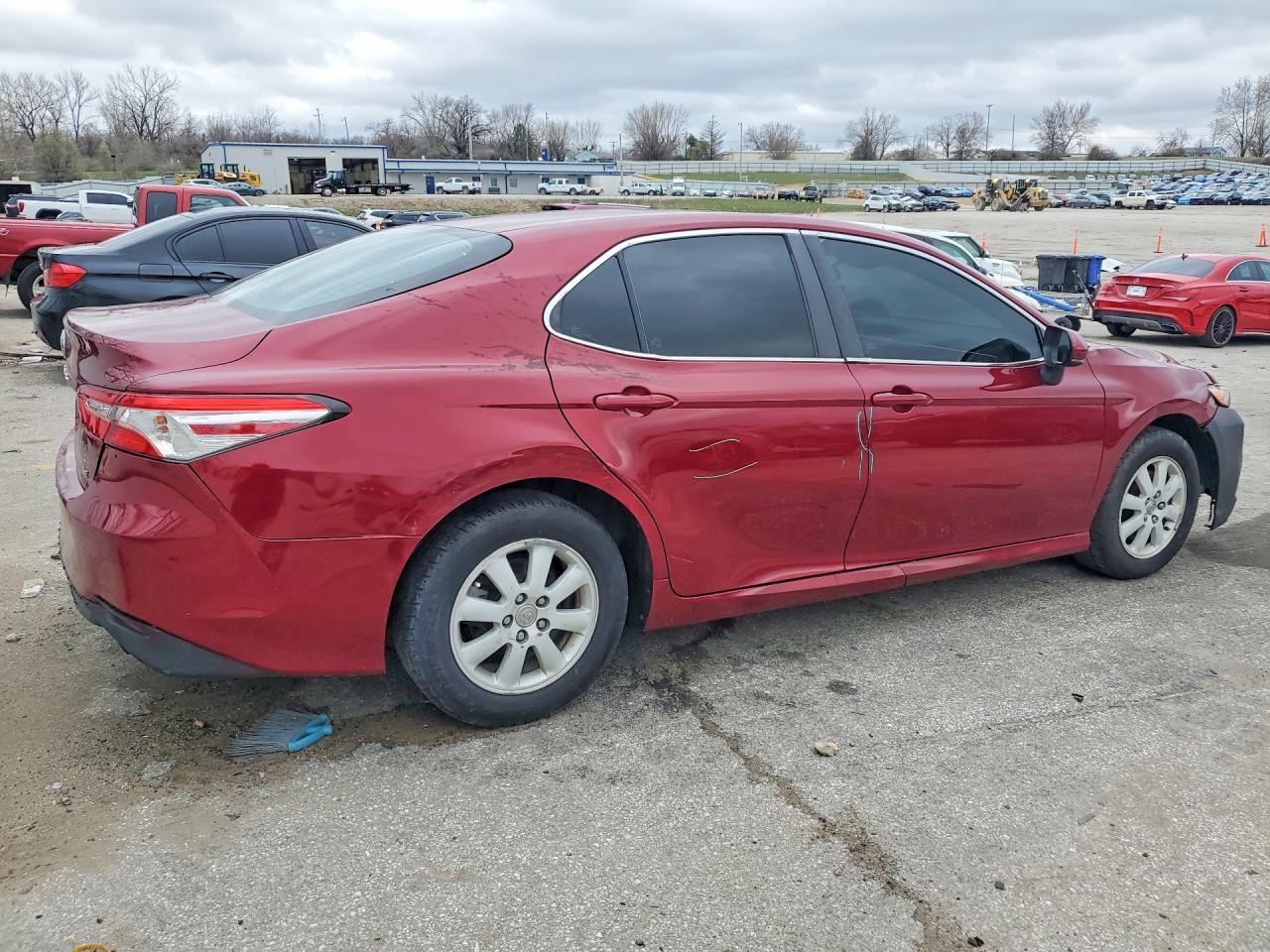 2018 Toyota Camry Le - Image 3