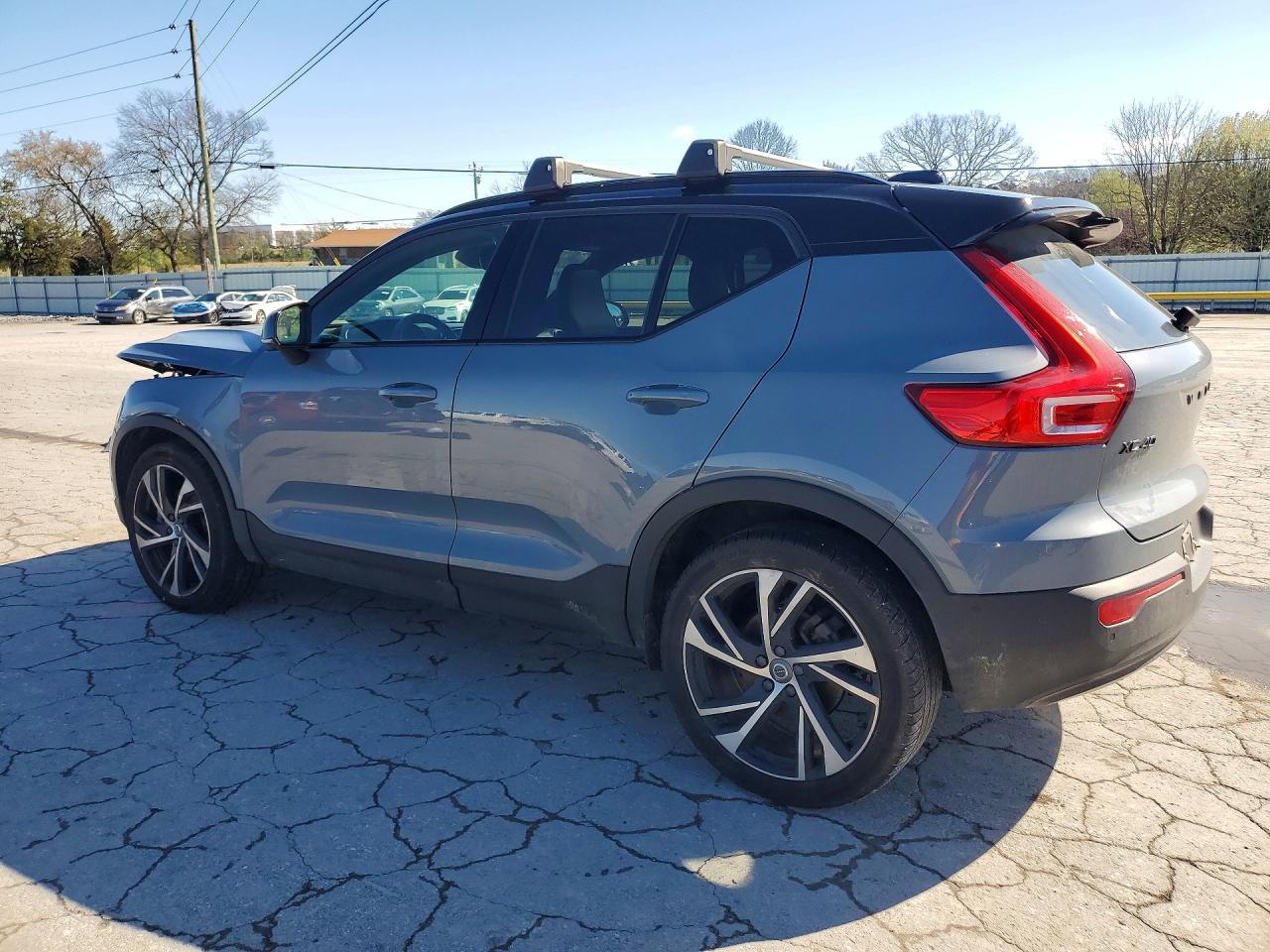2022 Volvo Xc40 T5 R-Design - Image 2