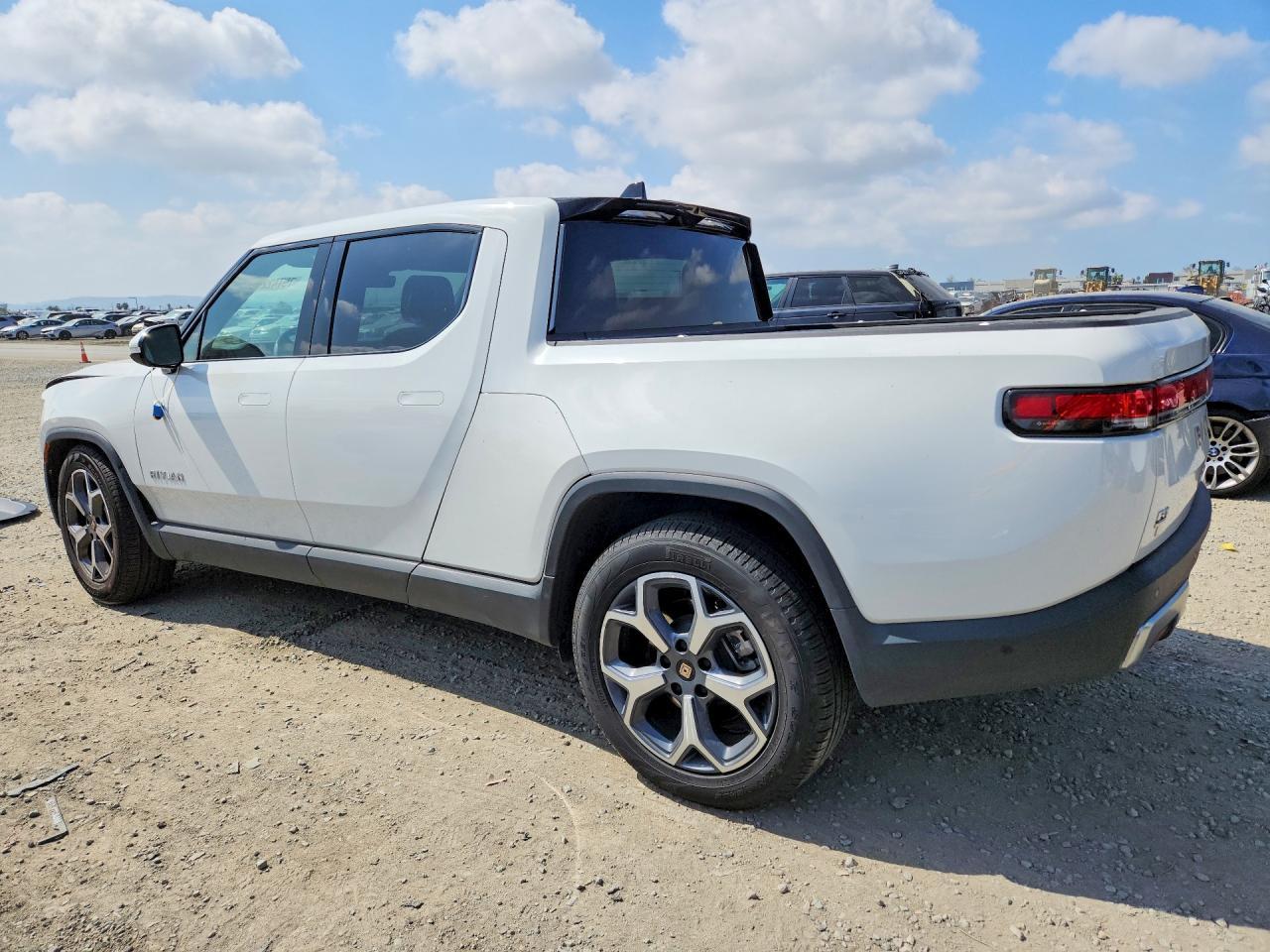 2024 Rivian R1T Adventure - Image 2