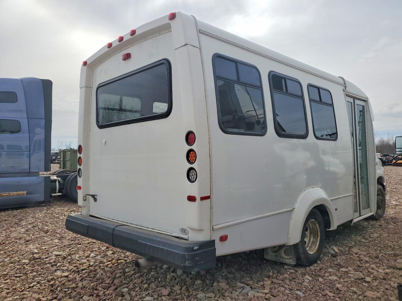 2018 Ford Econoline E350 Super Duty Cutaway Van - Фото 4