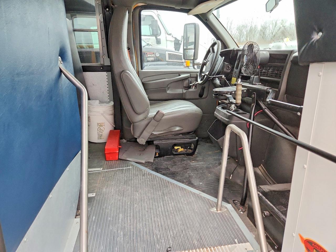 2014 Chevrolet Express G4 - Shuttle Bus - Image 5