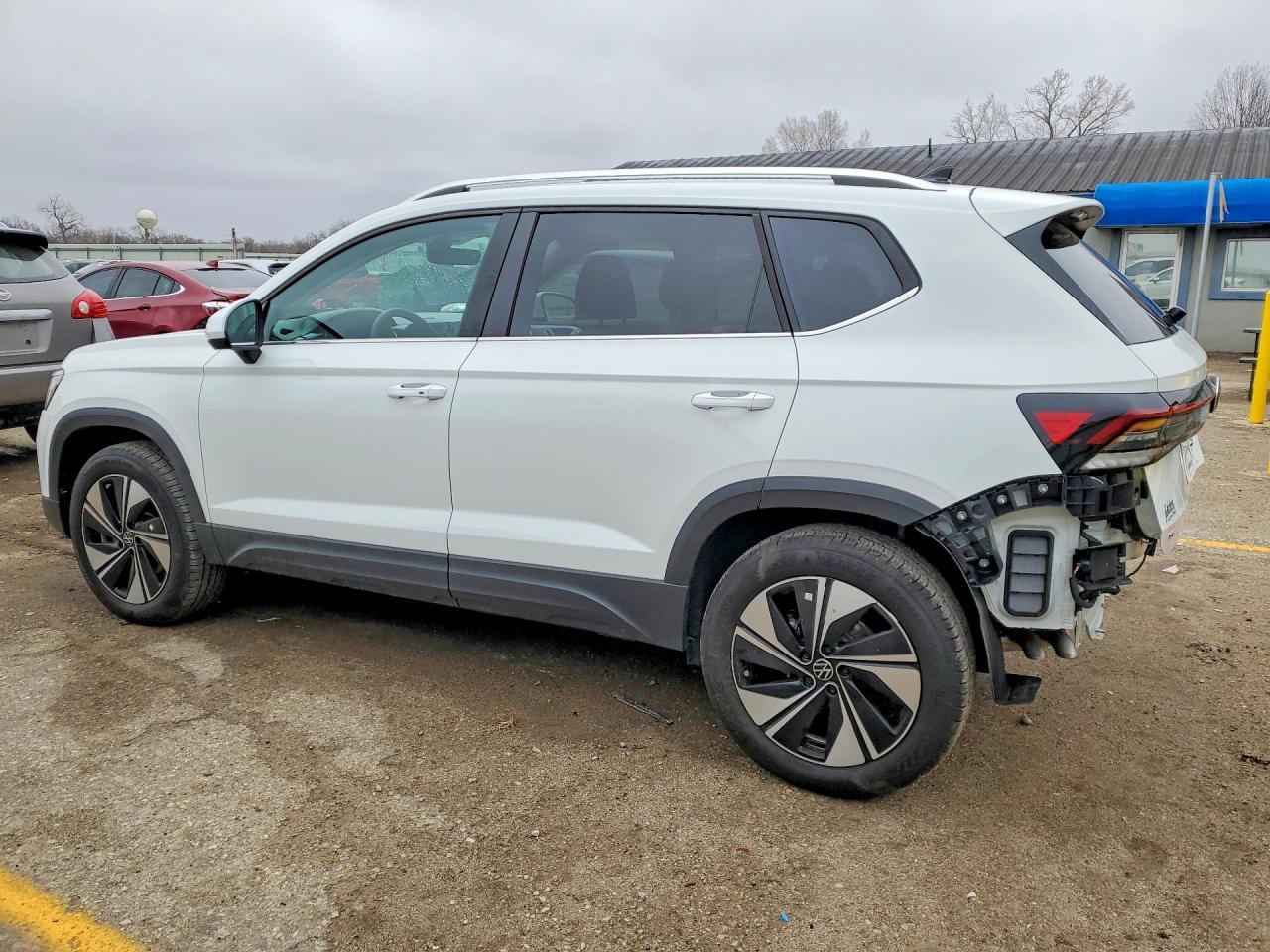 2025 Volkswagen Taos Se - Image 2