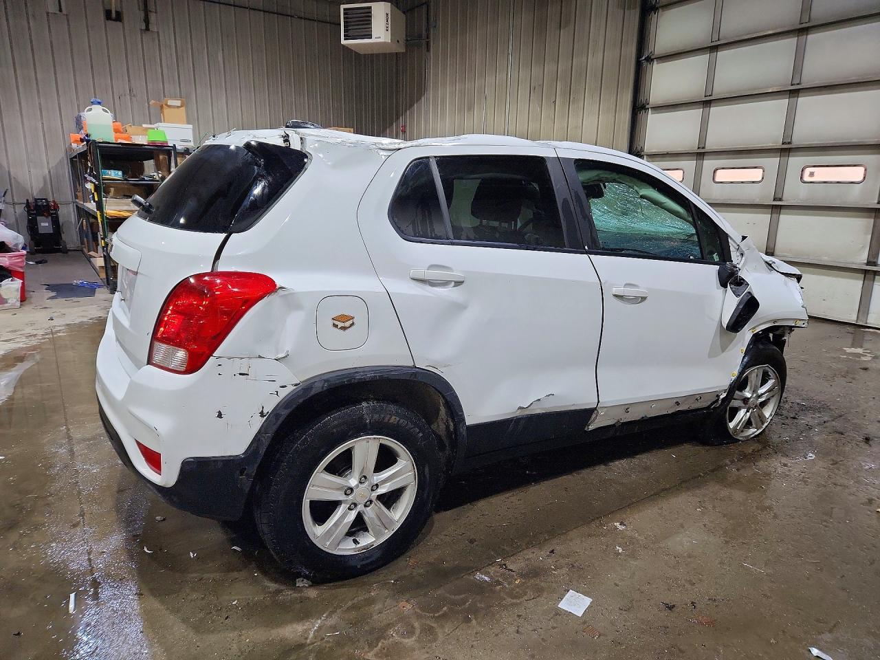 2022 Chevrolet Trax Ls - Фото 3