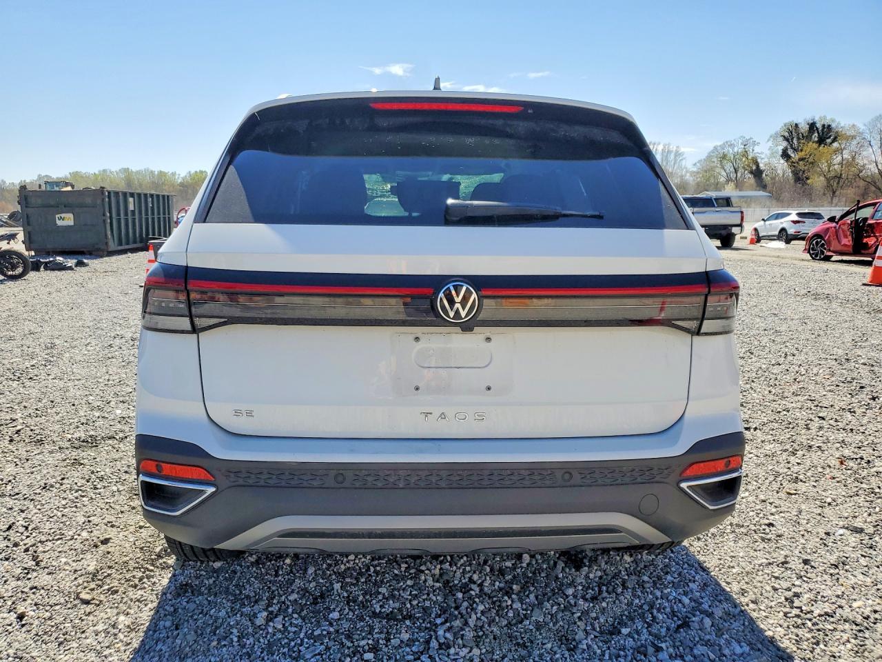 2025 Volkswagen Taos Se - Image 6