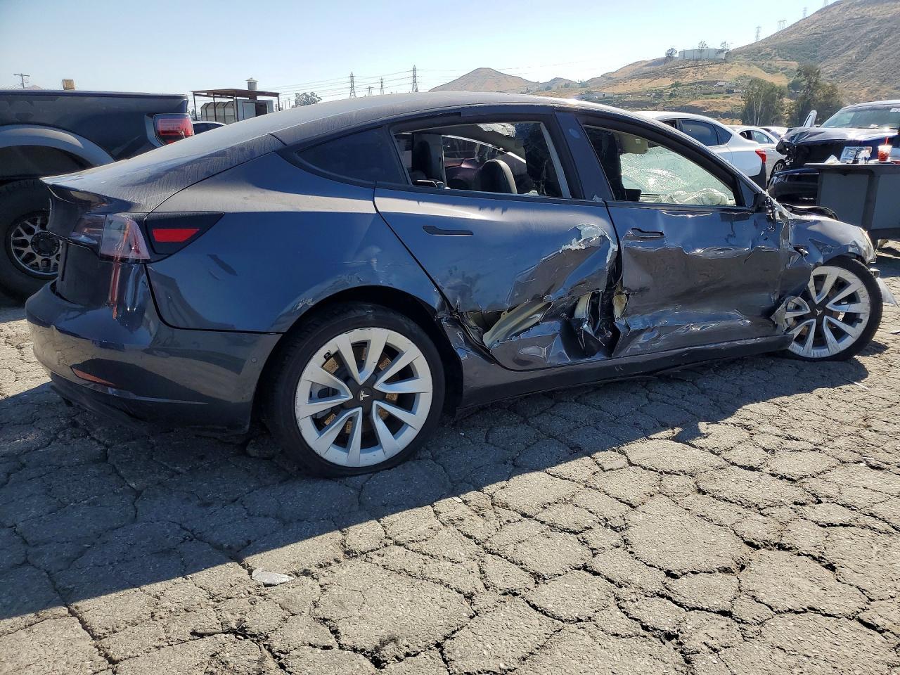 2022 Tesla Model 3 - Фото 3