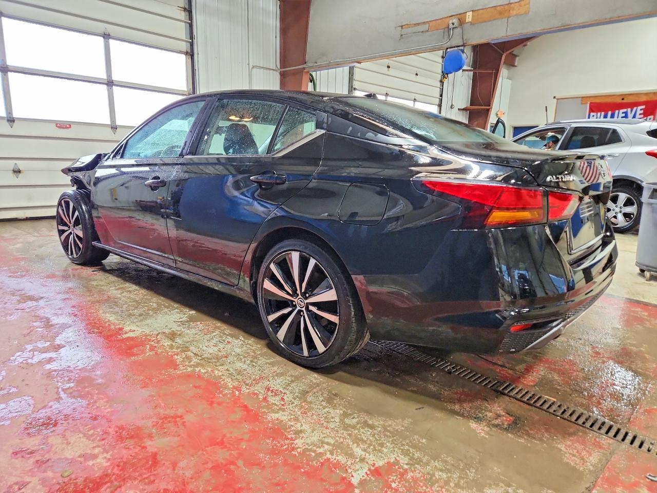 2019 Nissan Altima Sr - Image 2