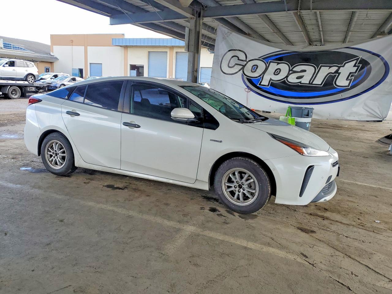 2019 Toyota Prius Le - Image 4