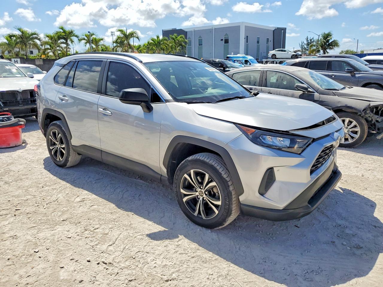 2021 Toyota Rav4 Le - Фото 4