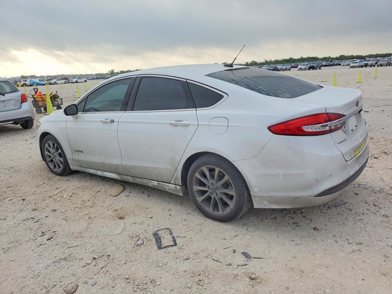 2017 Ford Fusion Se Hybrid - Image 2