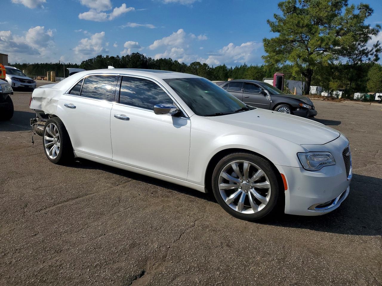 2016 Chrysler 300C - Image 4