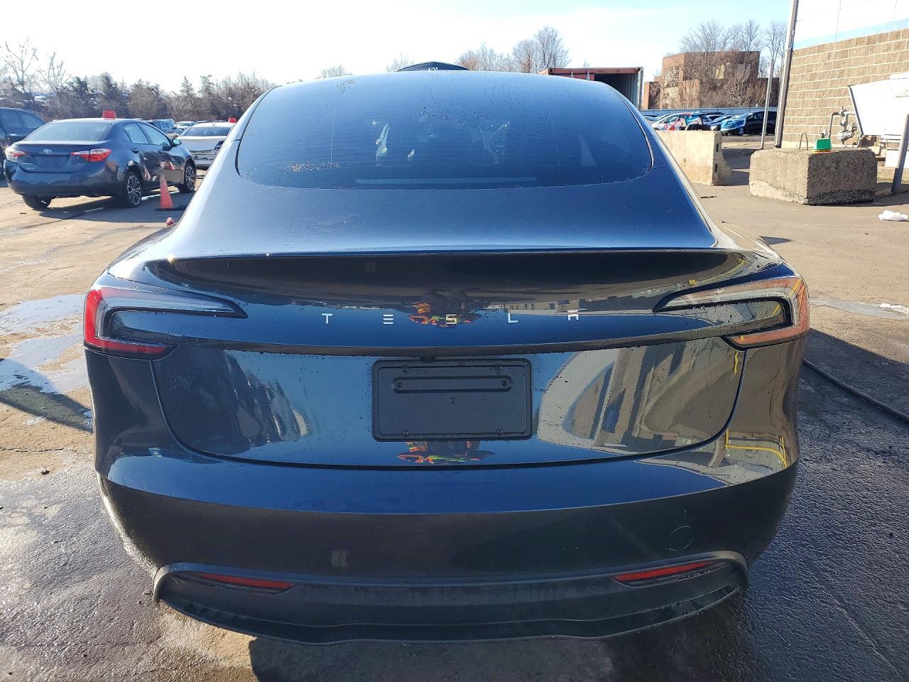 2025 Tesla Model 3 - Фото 6