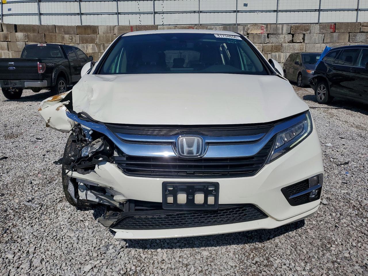 2019 Honda Odyssey Touring - Image 5