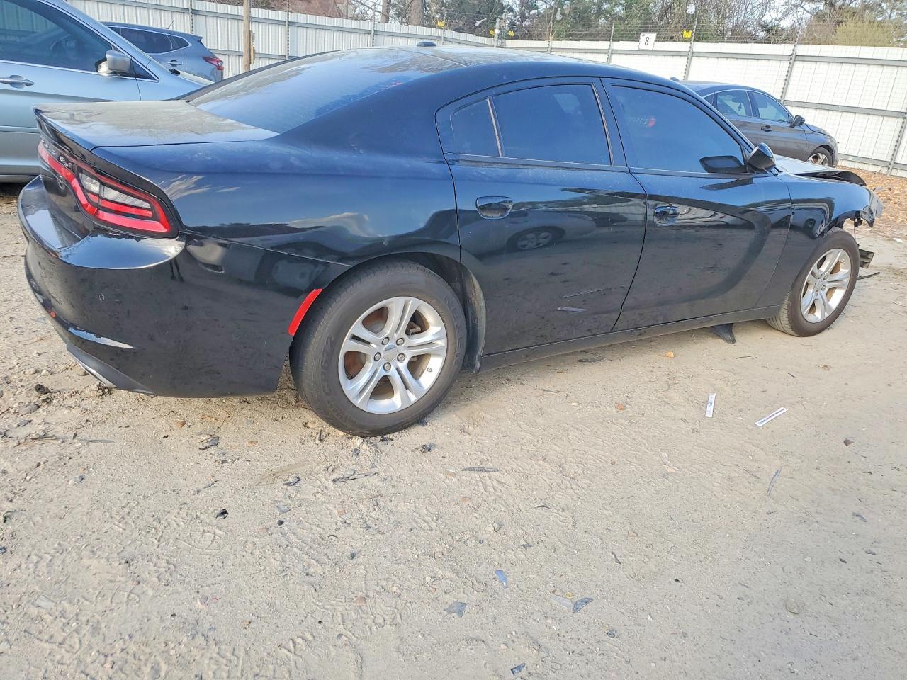 2022 Dodge Charger Sxt - Фото 3