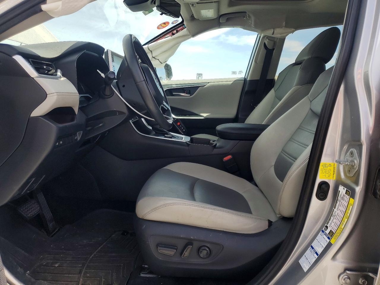 2019 Toyota Rav4 Hybrid Limited - Image 7
