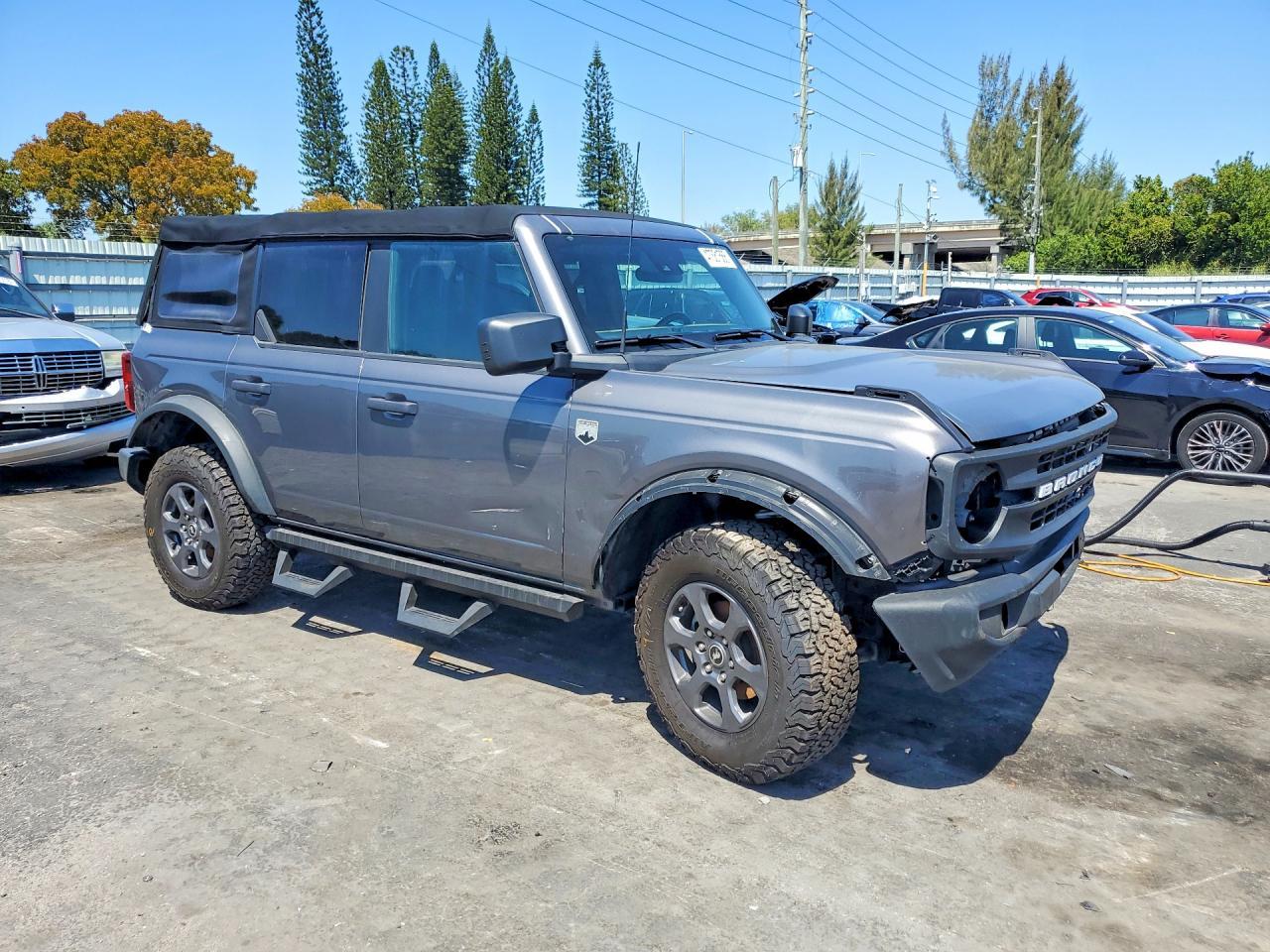 2022 Ford Bronco Base - Image 4