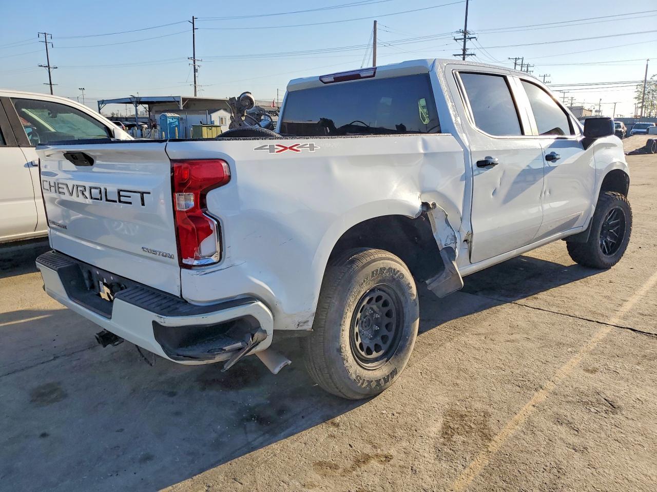 2022 Chevrolet Silverado Ltd K1500 Custom - Фото 3