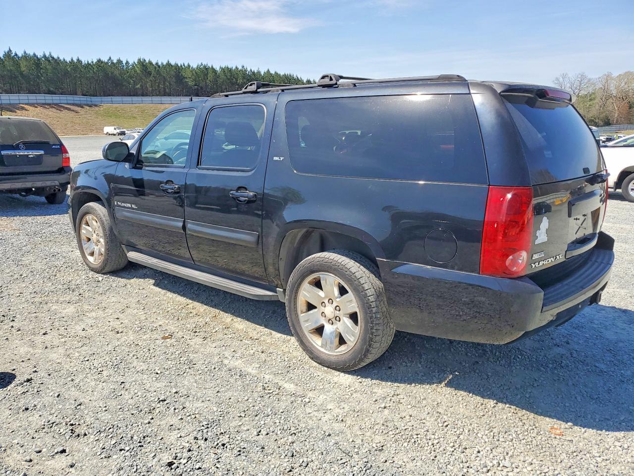 2007 Yukon Mini Bus - Image 2