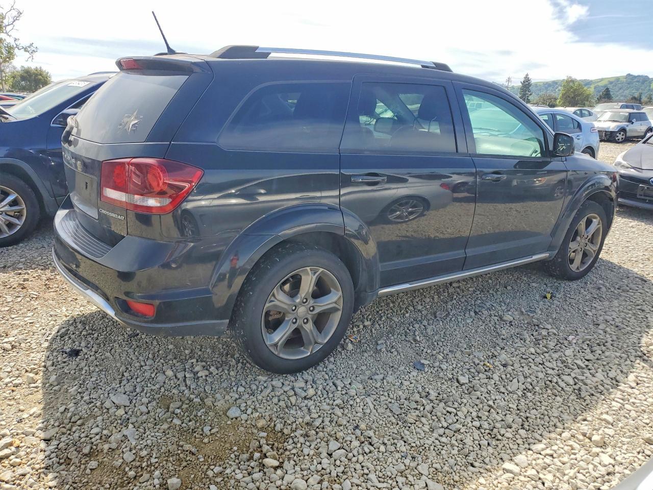 2016 Dodge Journey Crossroad - Image 3