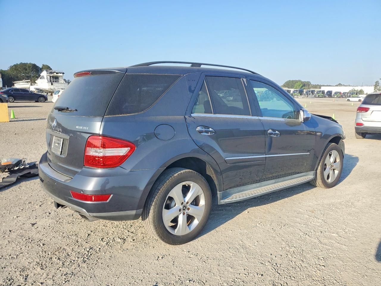 2010 Mercedes-Benz Ml 350 Bluetec - Image 3