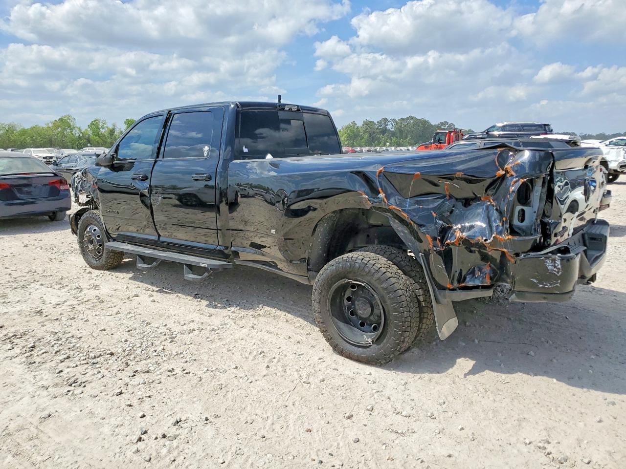 2024 Ram 3500 Laramie - Фото 2