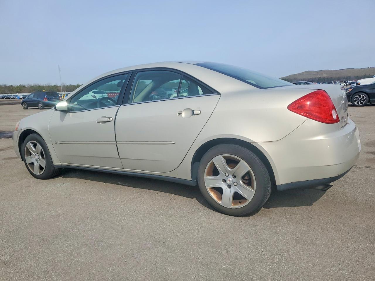 2009 Pontiac G6 - Image 2