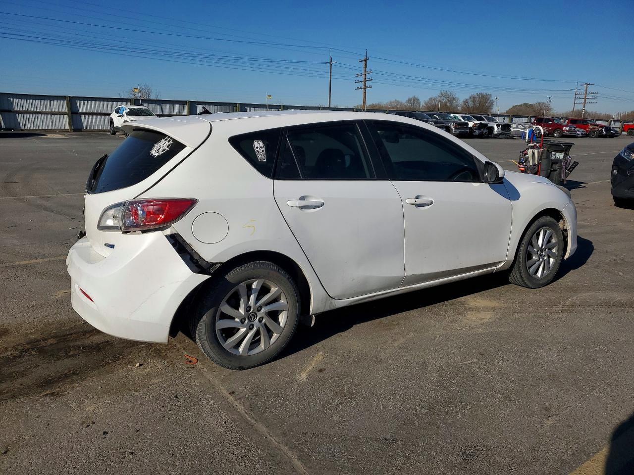 2013 Mazda 3 I - Image 3