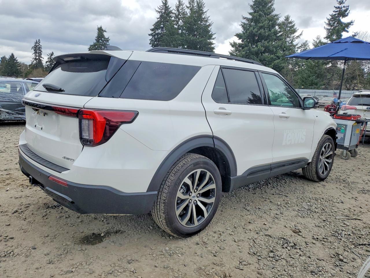 2025 Ford Explorer St-Line - Image 3