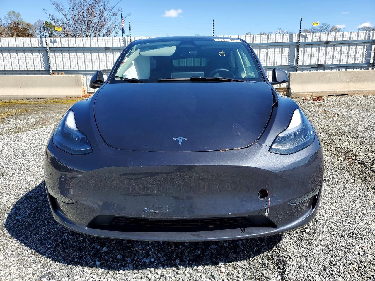 2025 Tesla Model Y - Image 5