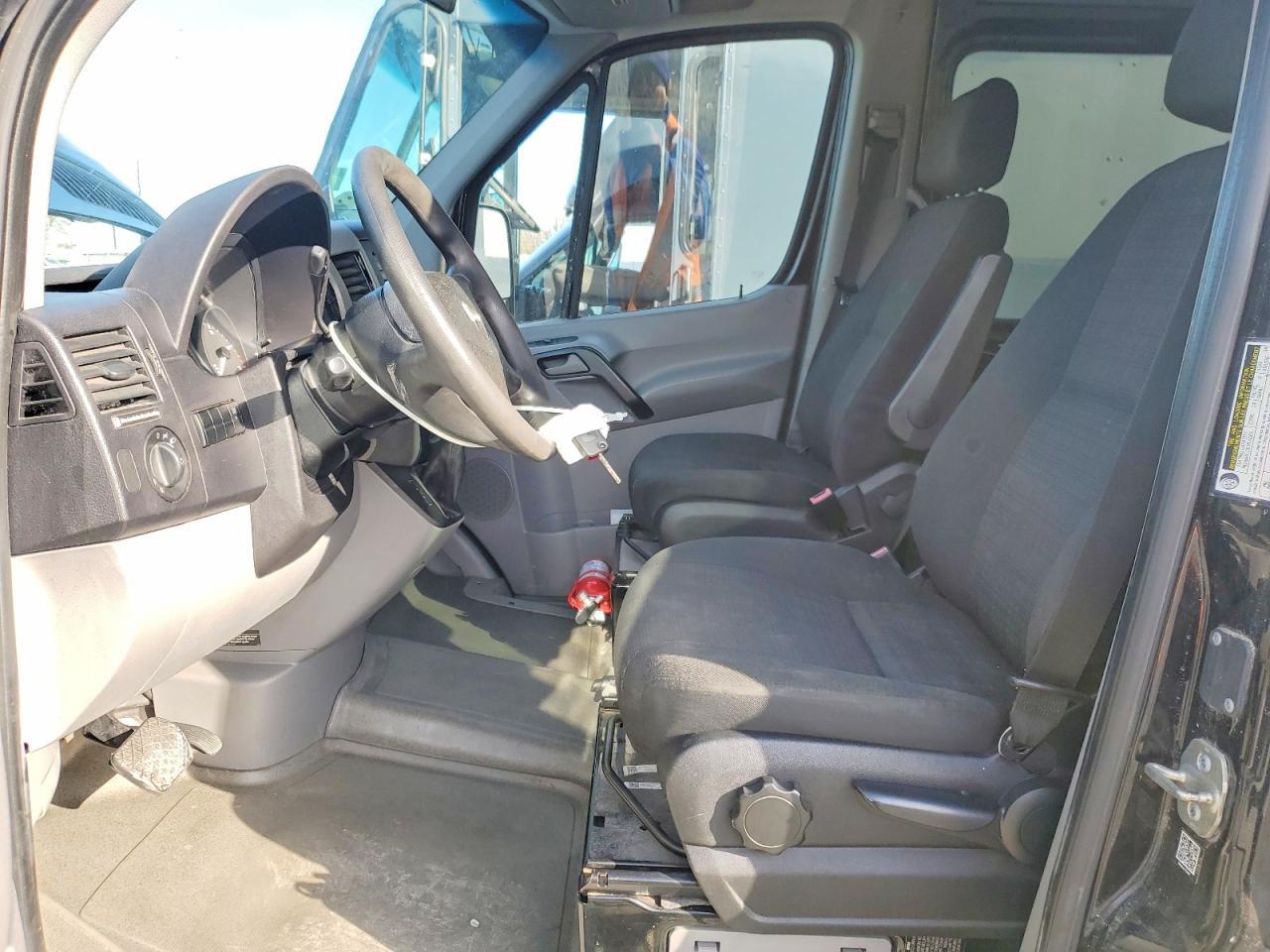 2015 Mercedes-Benz Sprinter 2500 - Image 7