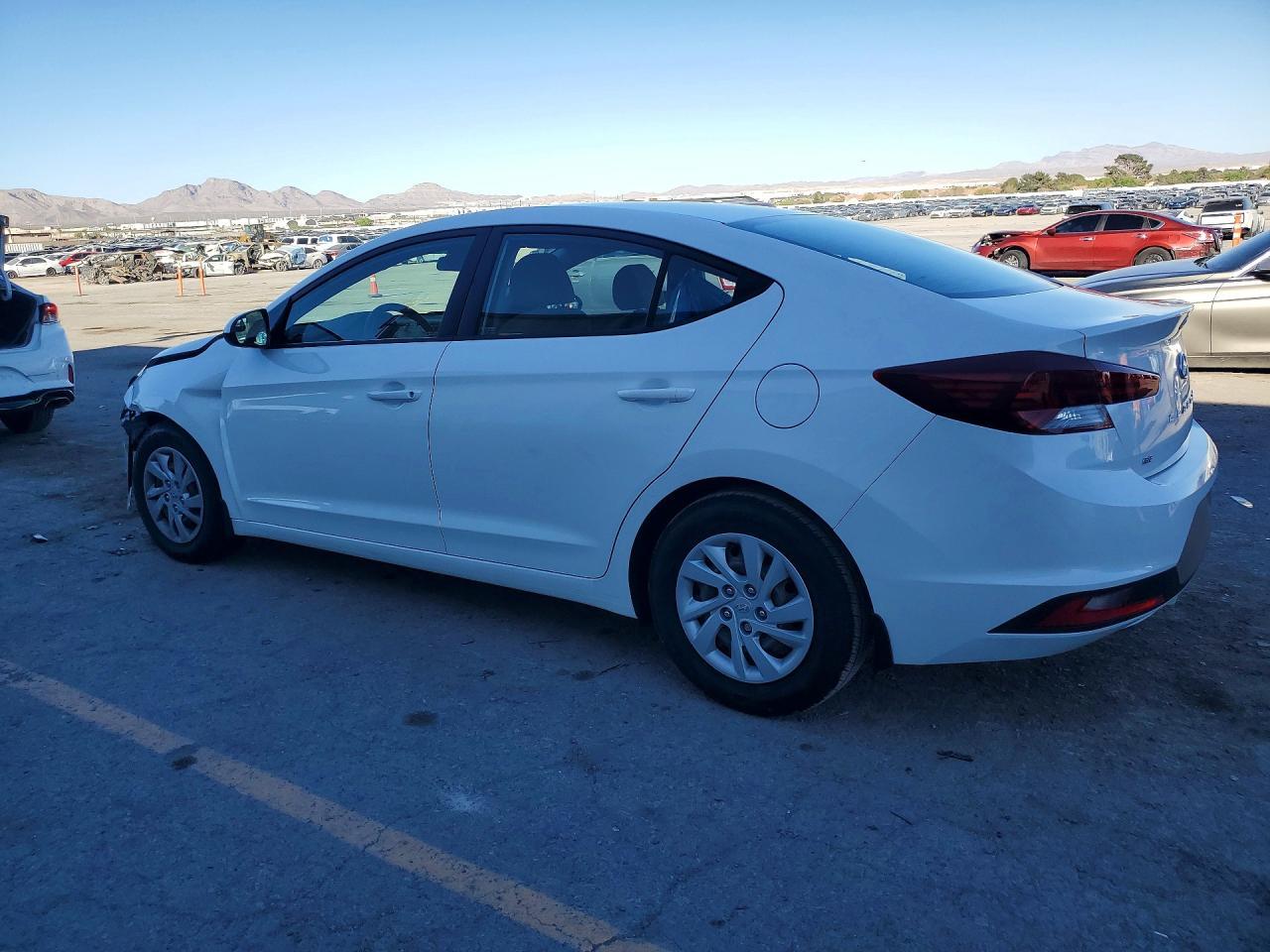 2020 Hyundai Elantra Se - Фото 2