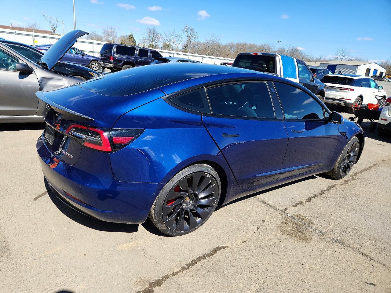 2022 Tesla Model 3 - Фото 3