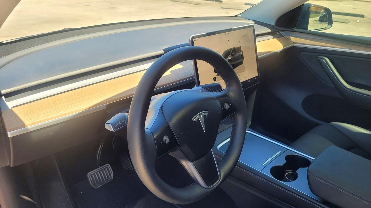 2025 Tesla Model Y - Фото 5