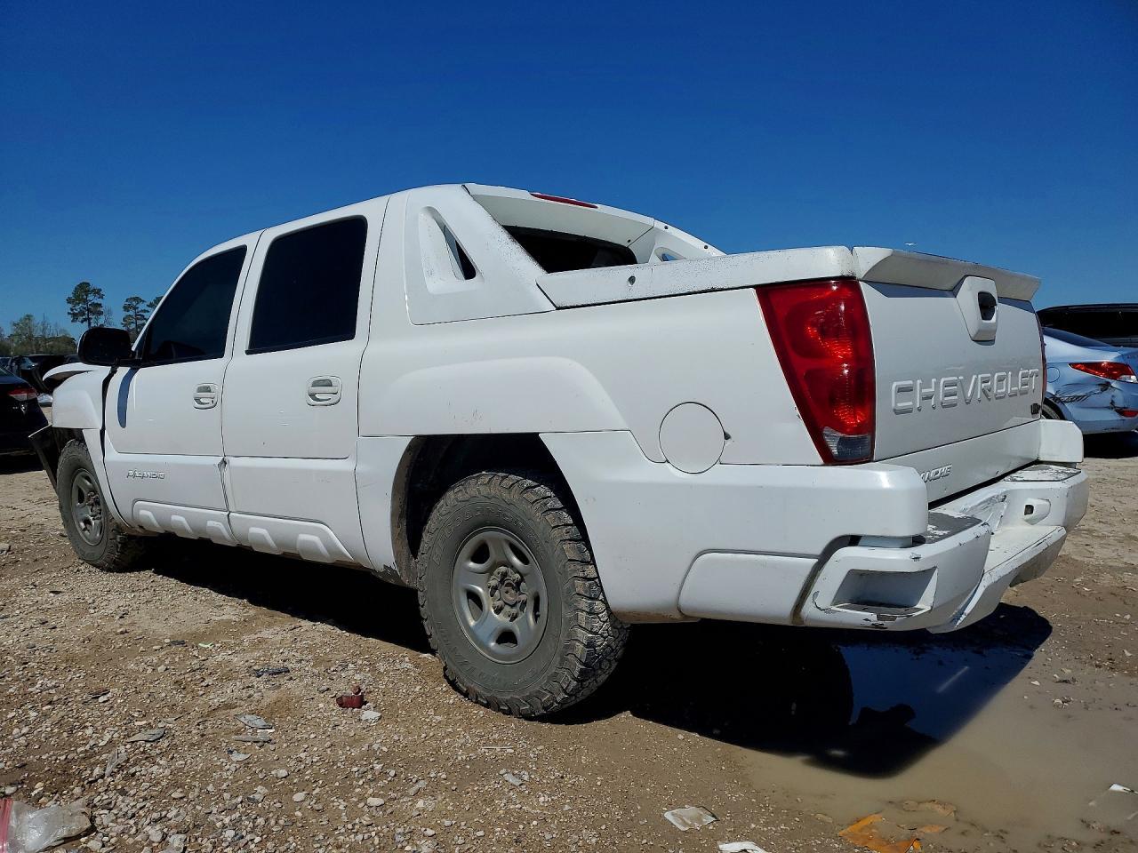 2003 Chevrolet Avalanche C1500 - Image 2