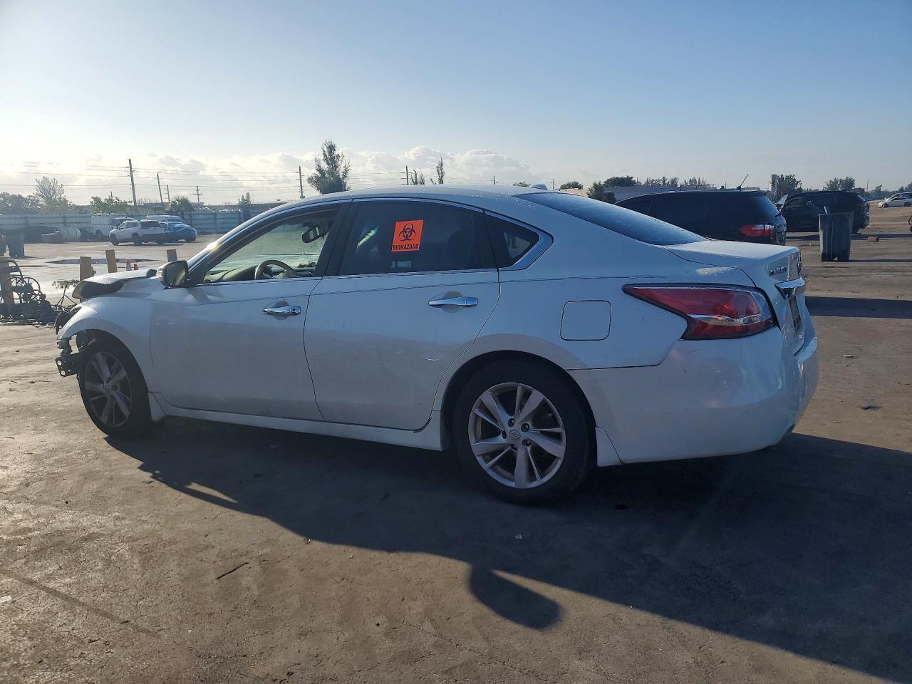 2015 Nissan Altima - Фото 2