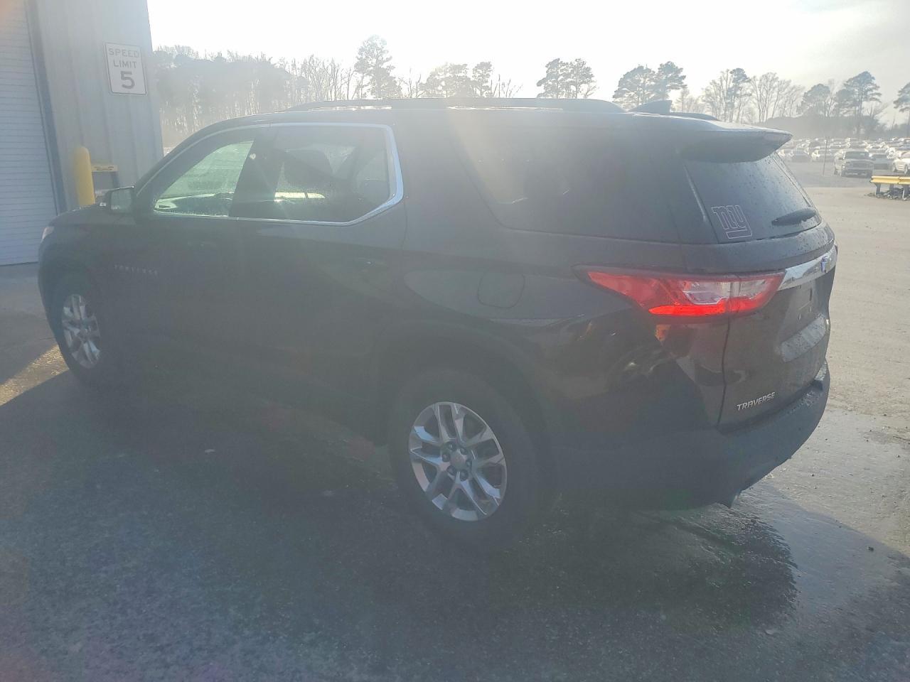 2020 Chevrolet Traverse Lt - Фото 2