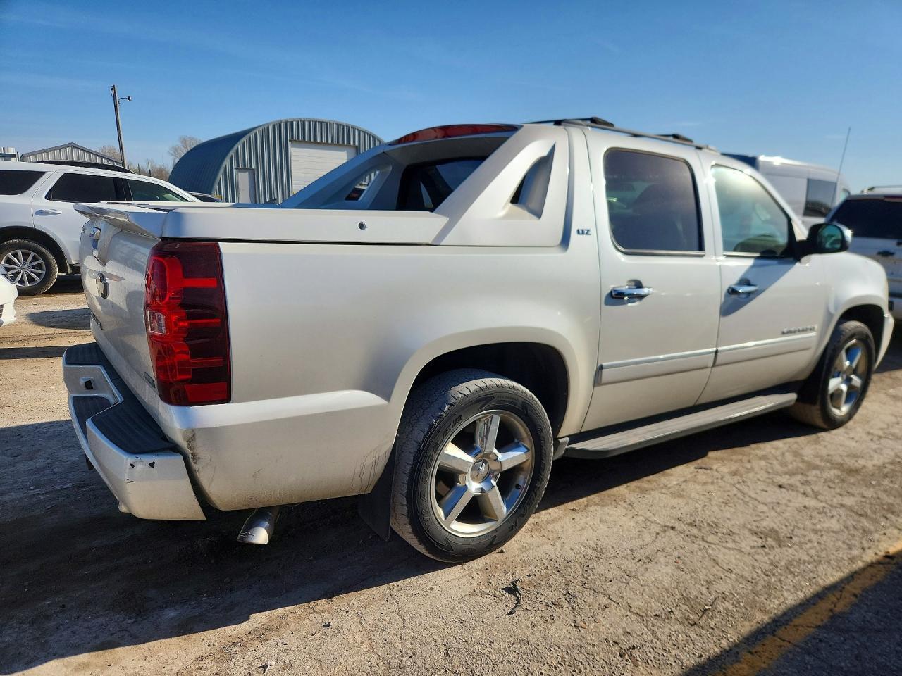 2011 Chevrolet Avalanche Ltz - Image 3