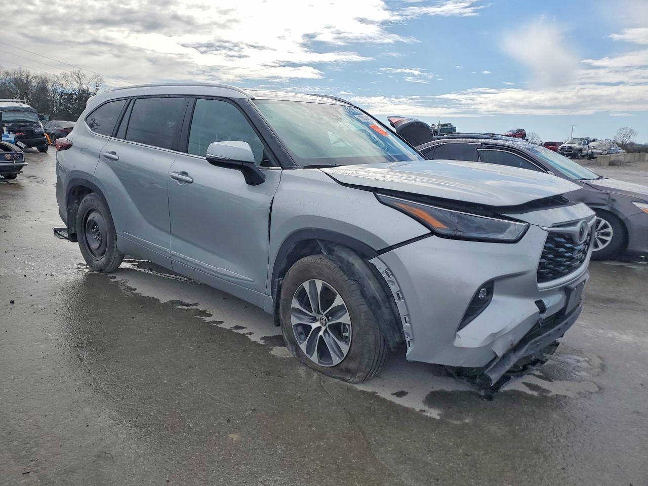 2025 Toyota Highlander Xle - Image 4