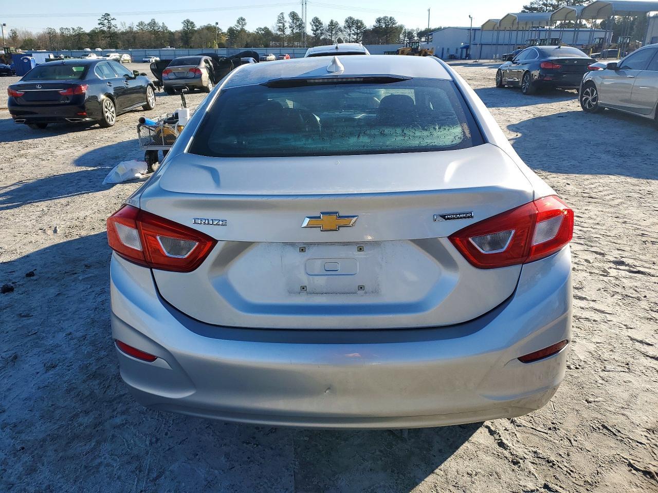 2017 Chevrolet Cruze Premier - Image 6