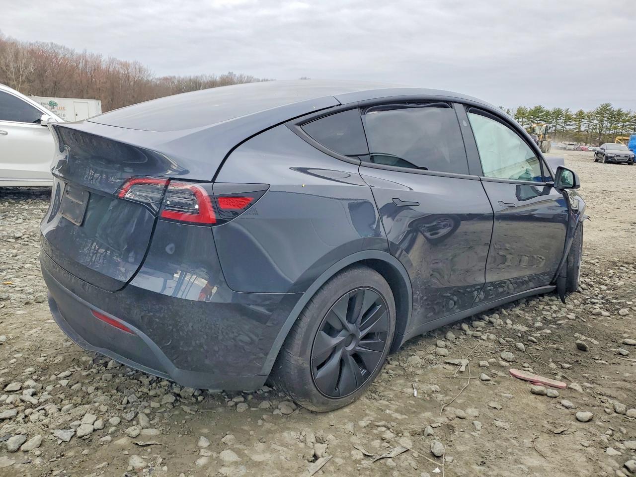 2025 Tesla Model Y - Image 3