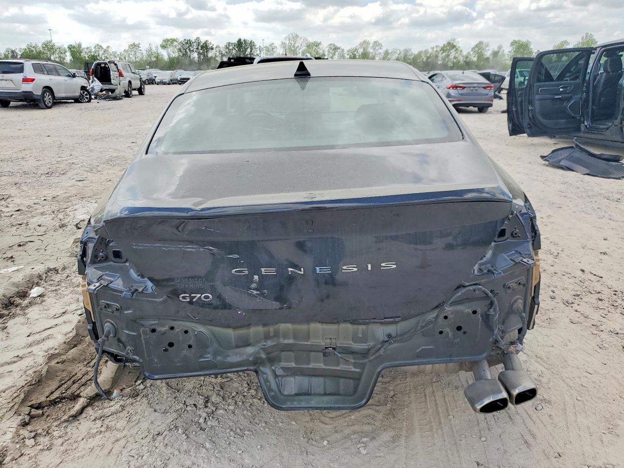 2023 Genesis G70 2.0T - Image 6