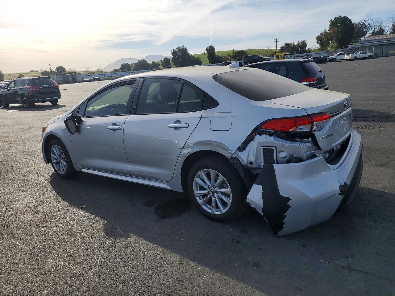 2024 Toyota Corolla Le - Фото 2